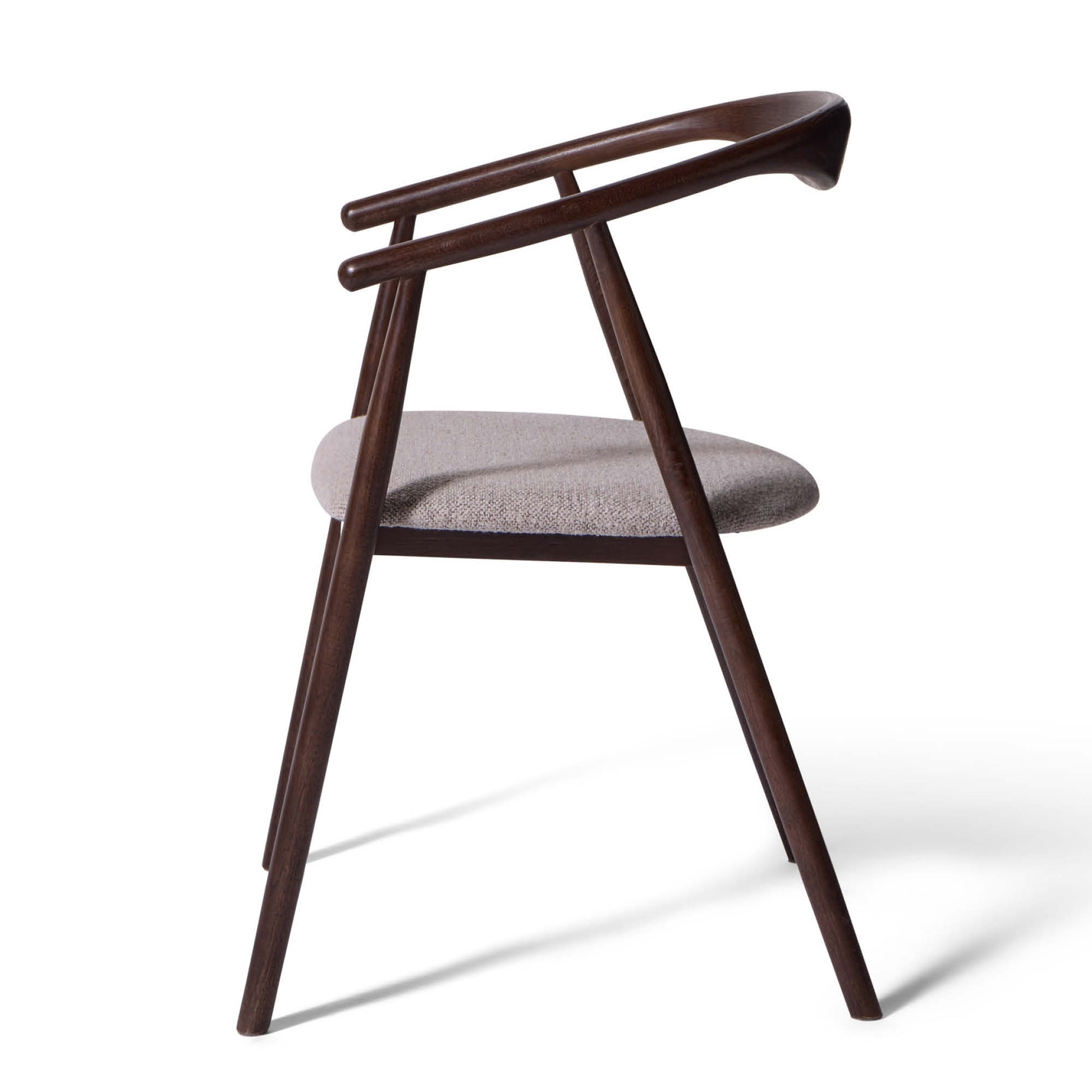 Eden spisebordsstol, Røget egetræ | Stof - Møbelkompagniet