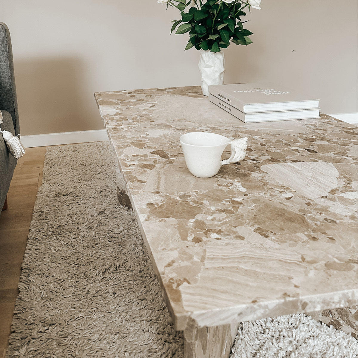 Vega latte marmor sofabord, 140x70 - Møbelkompagniet