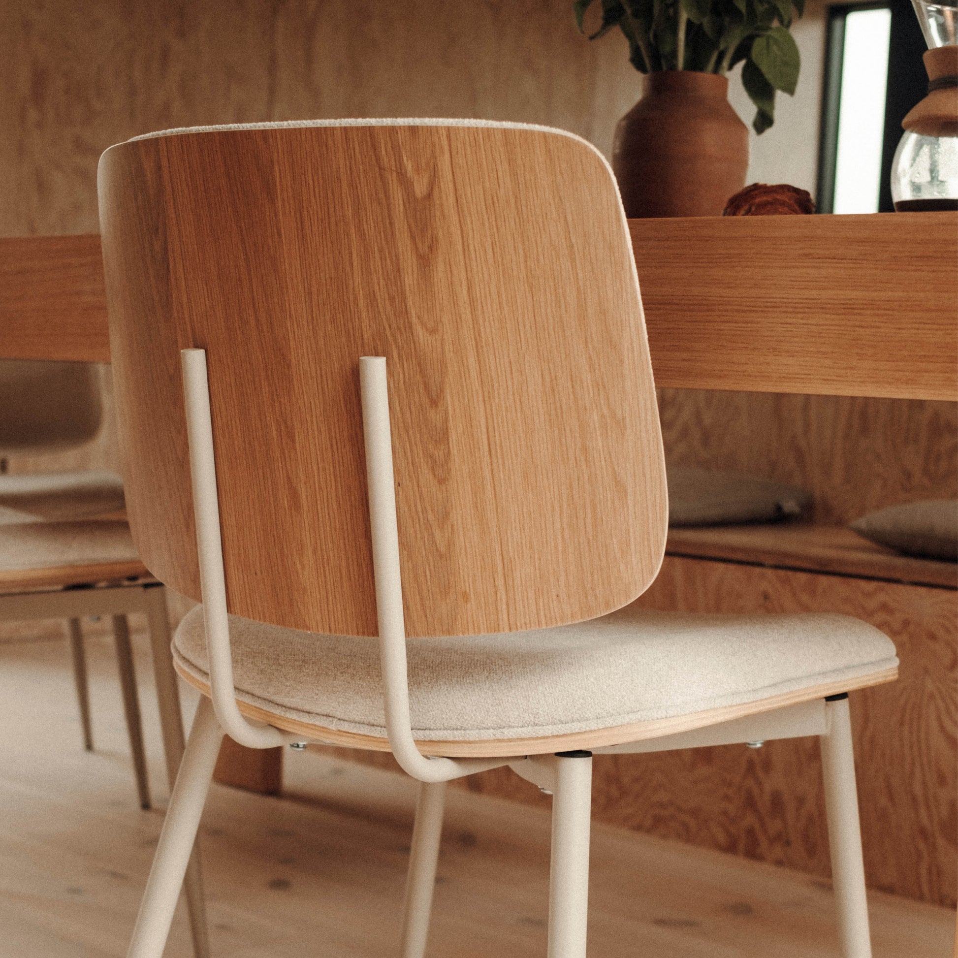 Forma spisebordsstol, Stof/Eg - Møbelkompagniet