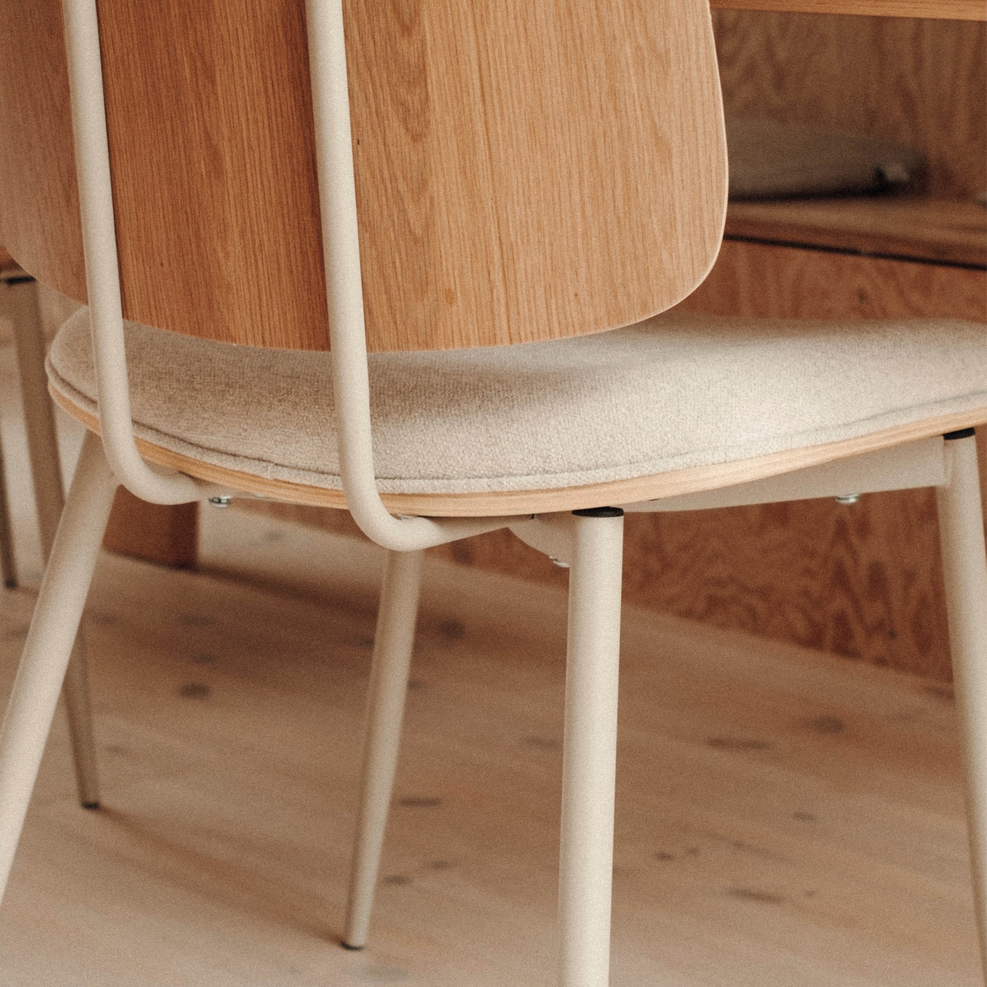 Forma spisebordsstol, Stof/Eg - Møbelkompagniet