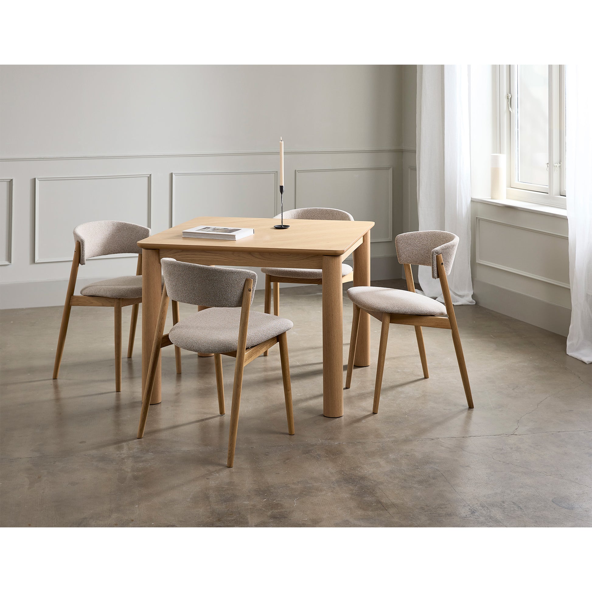 Askov spisebord, inkl. tillægsplade | 100/135x100 - Møbelkompagniet