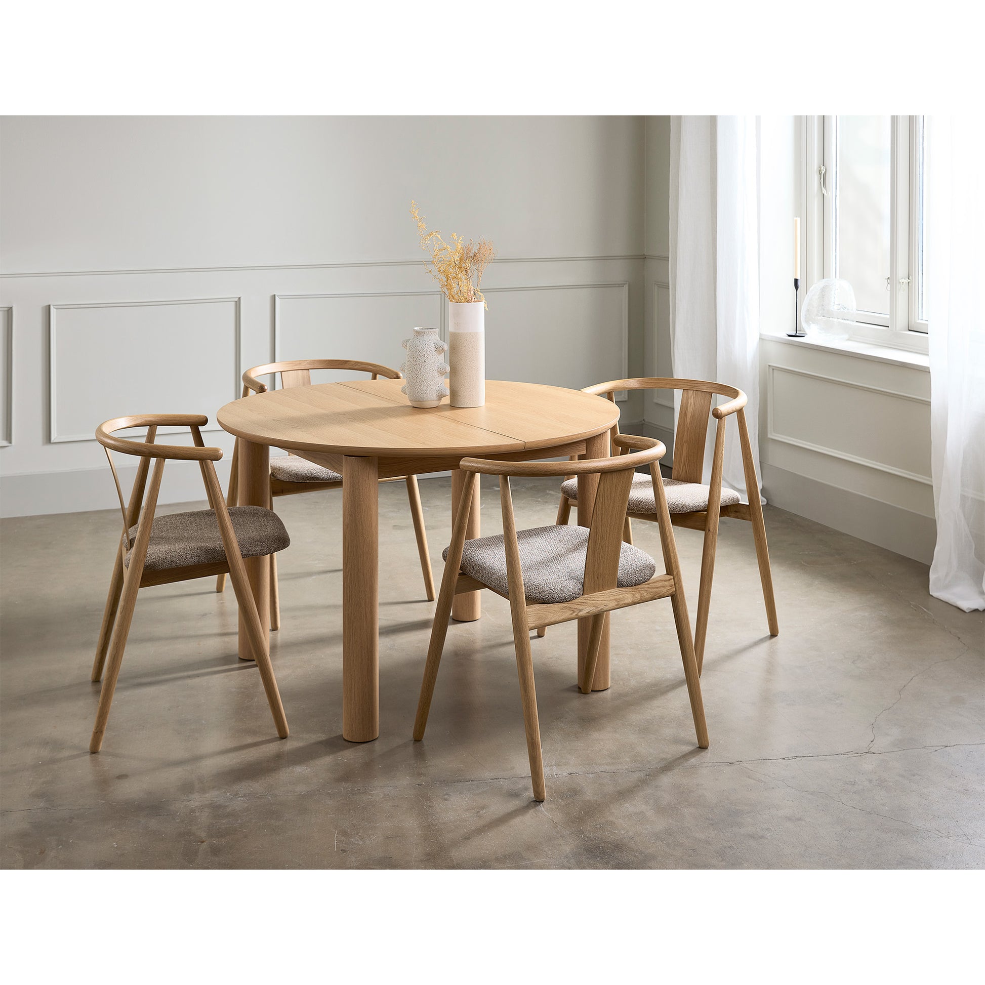 Askov spisebord, inkl. tillægsplade | Ø115-160 - Møbelkompagniet