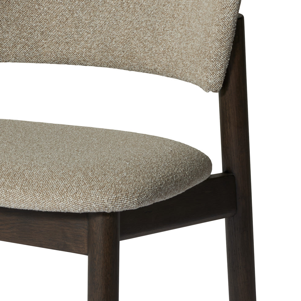 Leonora counterstol, røget egetræ | stof - Møbelkompagniet