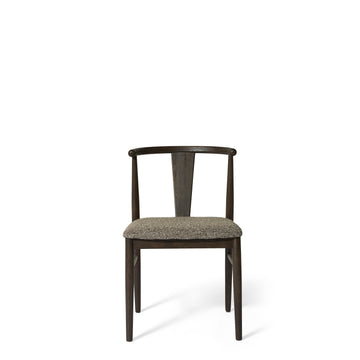 Mori spisebordsstol, røget egetræ | stof brun/beige - Møbelkompagniet