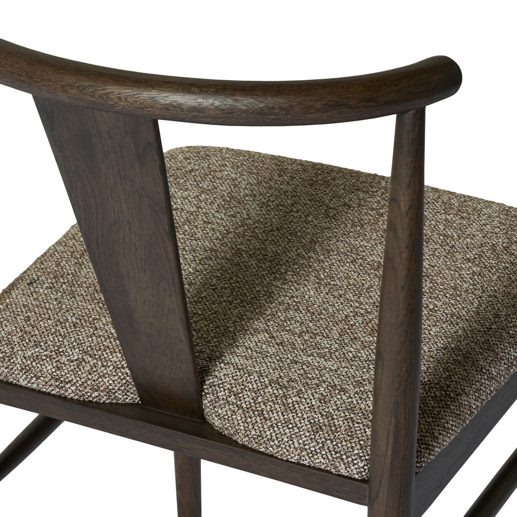 Mori spisebordsstol, røget egetræ | stof brun/beige - Møbelkompagniet