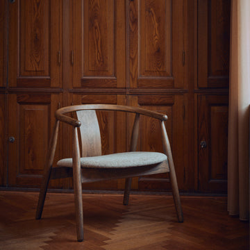 Relate loungestol, røget egetræ | Stof