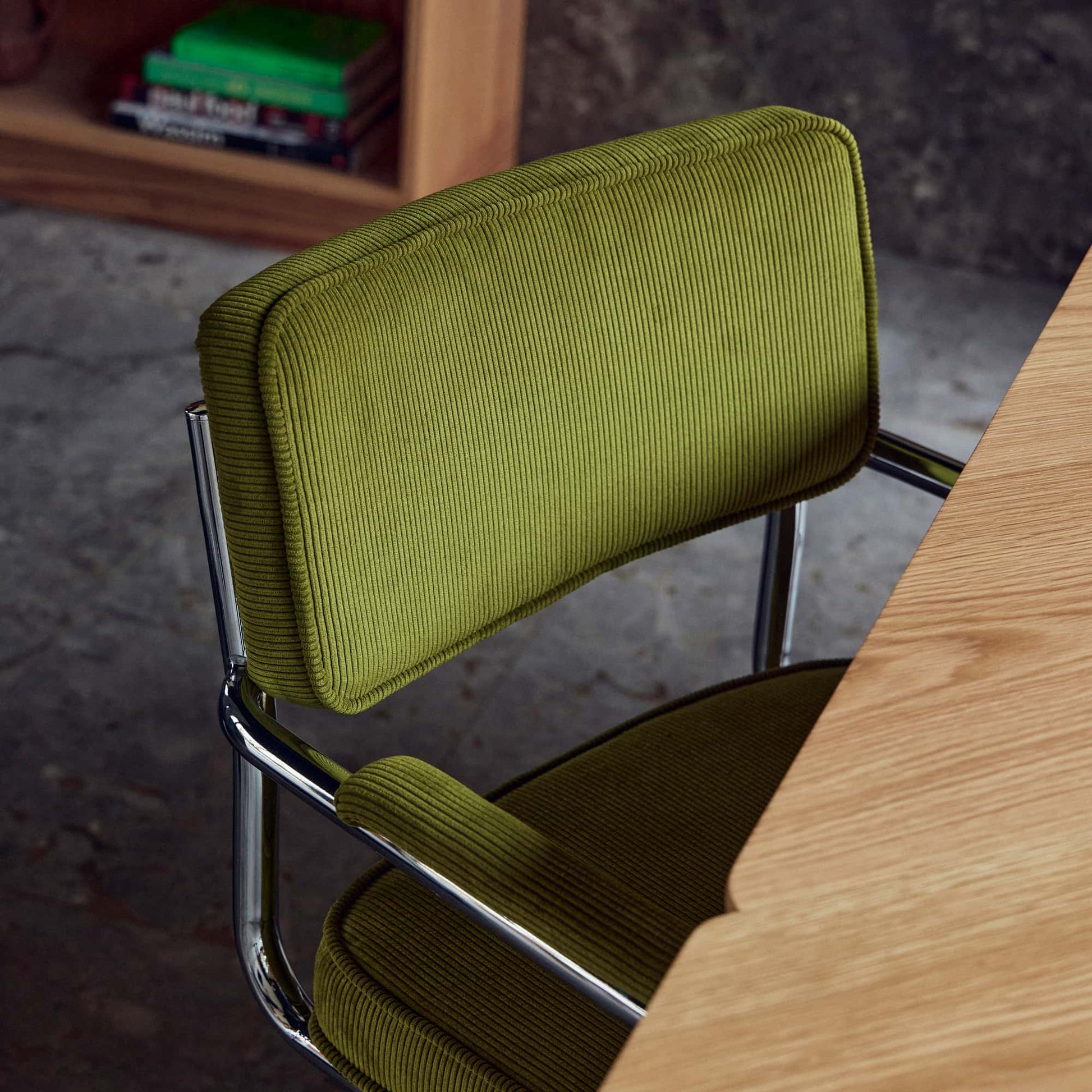 Rupert spisebordsstol, fløjl | armlæn - Møbelkompagniet