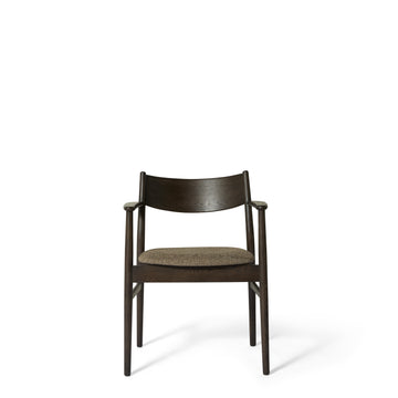 Seren spisebordsstol, røget egetræ | stof | armlæn - Møbelkompagniet