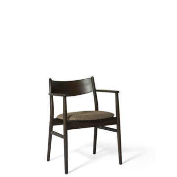 Seren spisebordsstol, røget egetræ | stof | armlæn - Møbelkompagniet