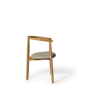 Valla spisebordsstol, egetræ | stof beige | armlæn - Møbelkompagniet