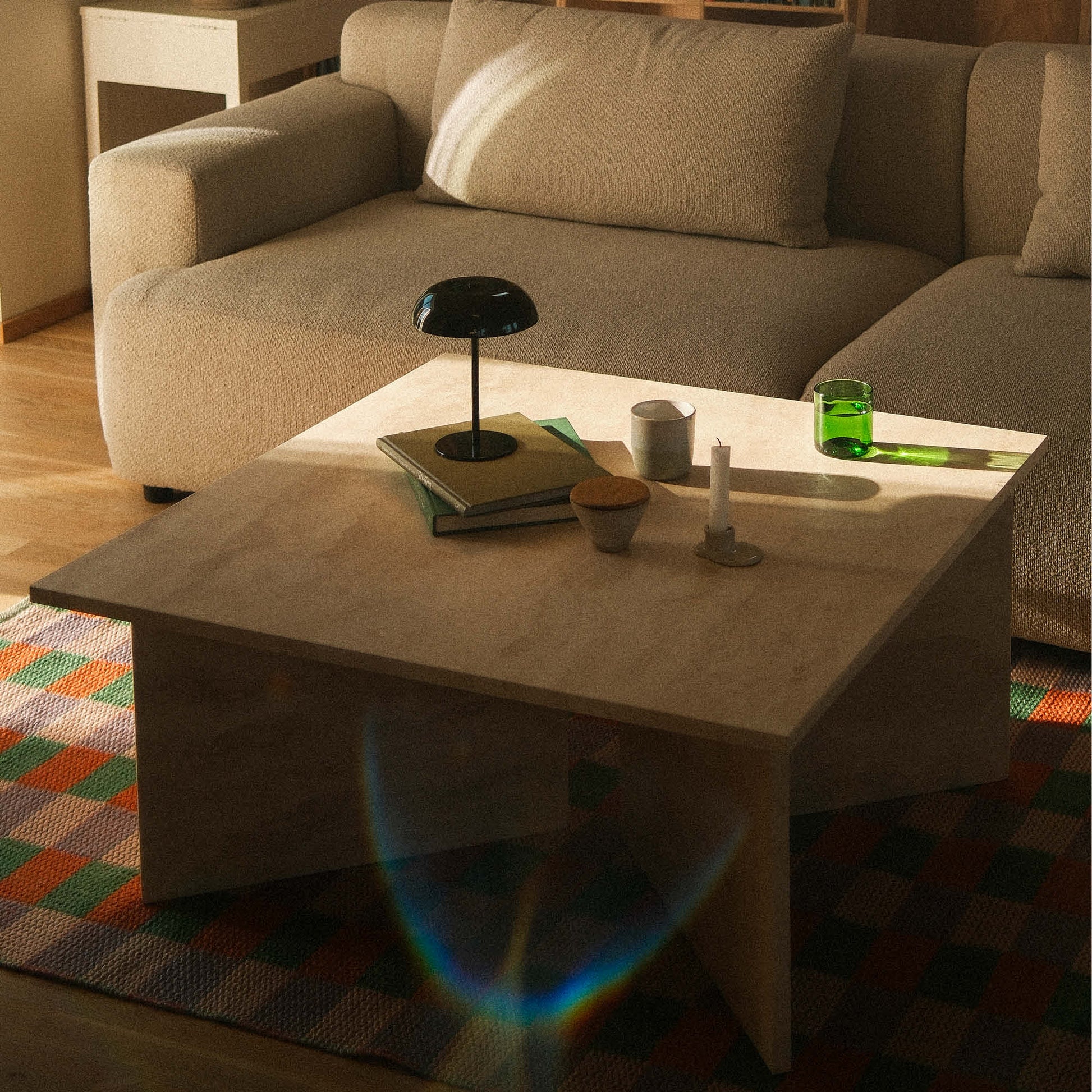 Vega sofabord, travertin marmor | 90x90 - Møbelkompagniet