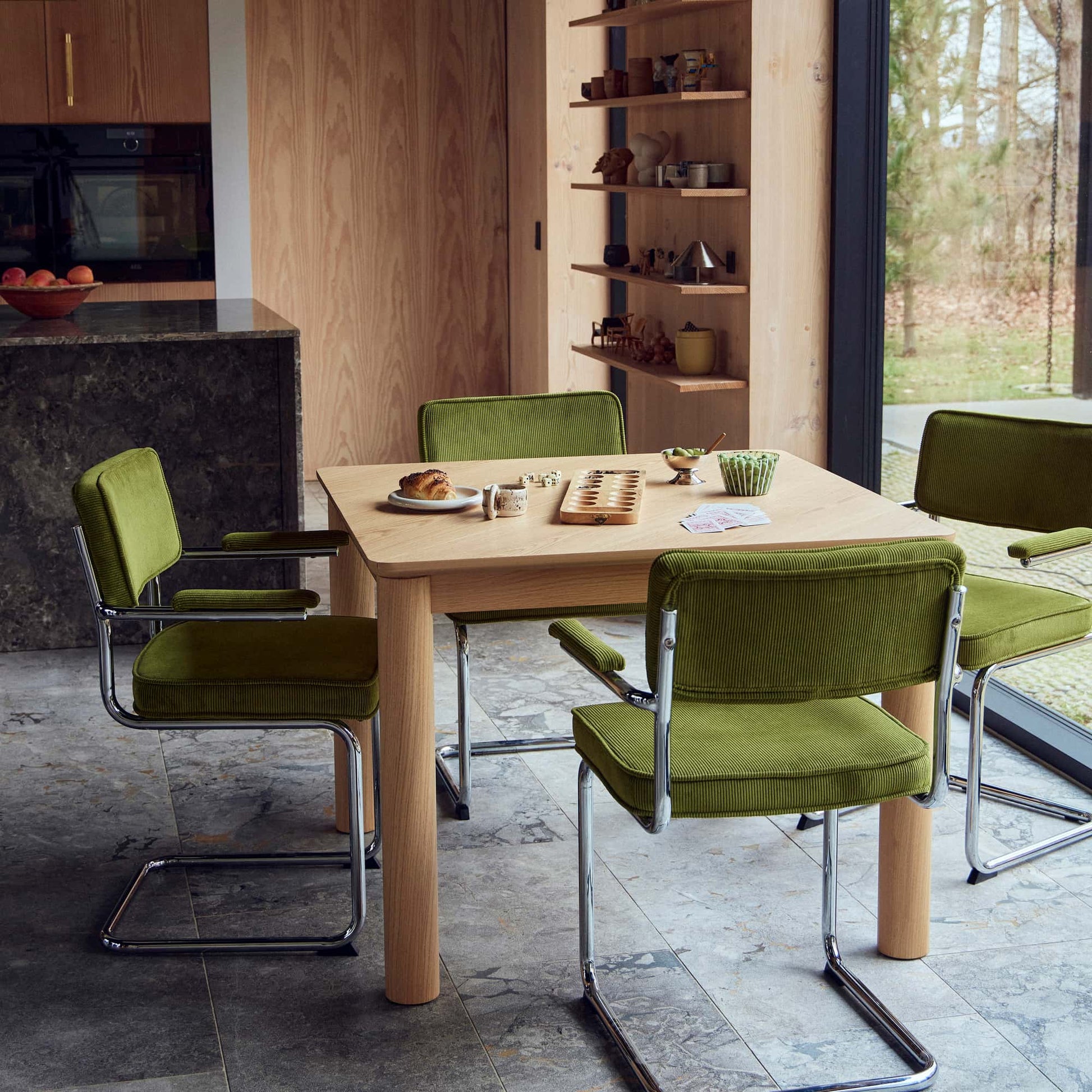 Askov spisebord, inkl. tillægsplade | 100/135x100 - Møbelkompagniet