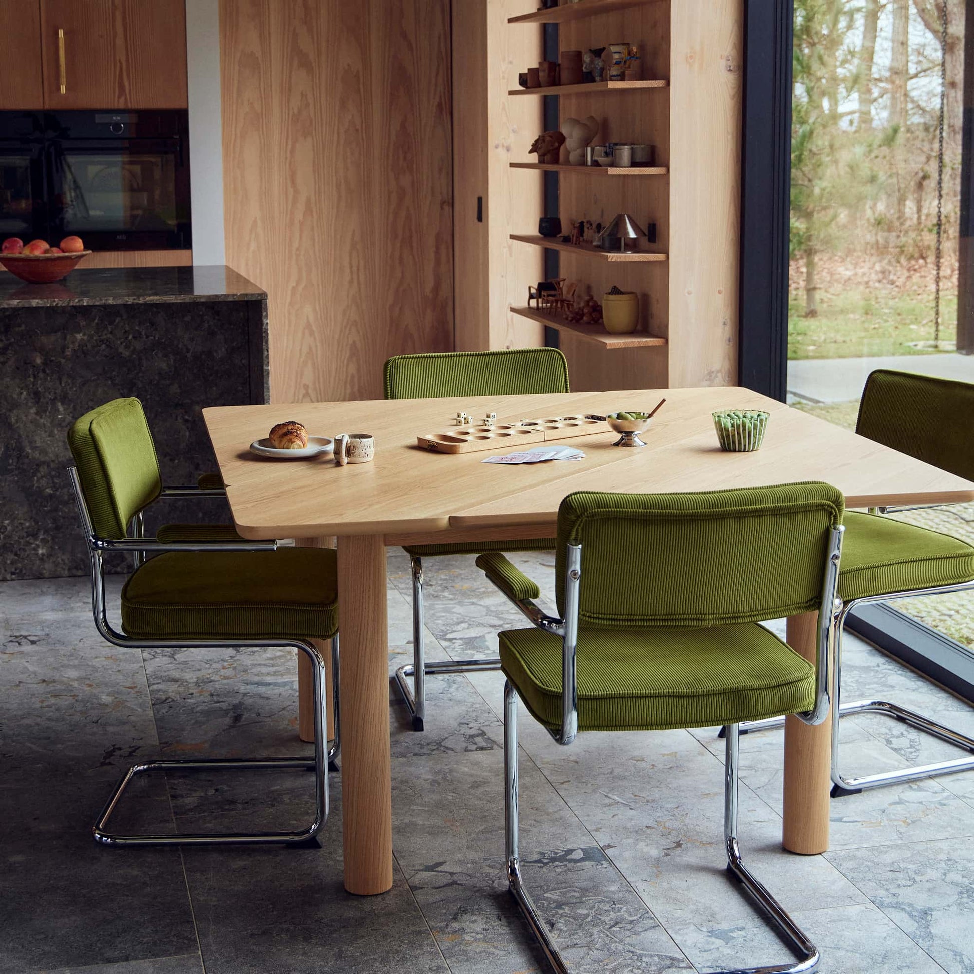 Askov spisebord, inkl. tillægsplade | 100/135x100 - Møbelkompagniet