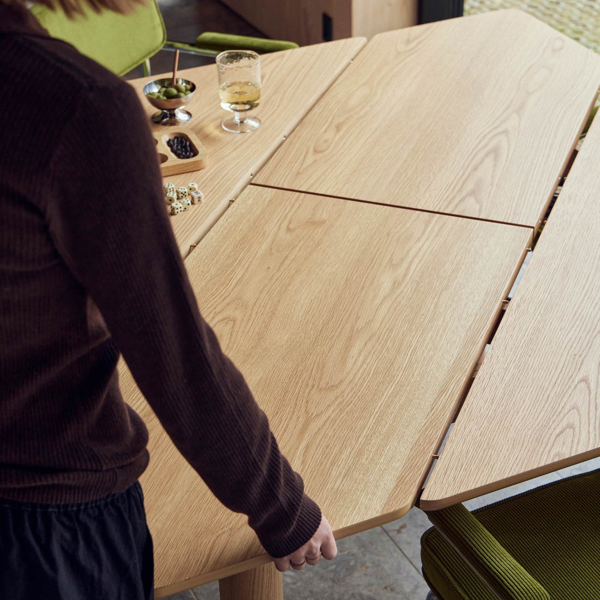 Askov spisebord, inkl. tillægsplade | 100/135x100 - Møbelkompagniet