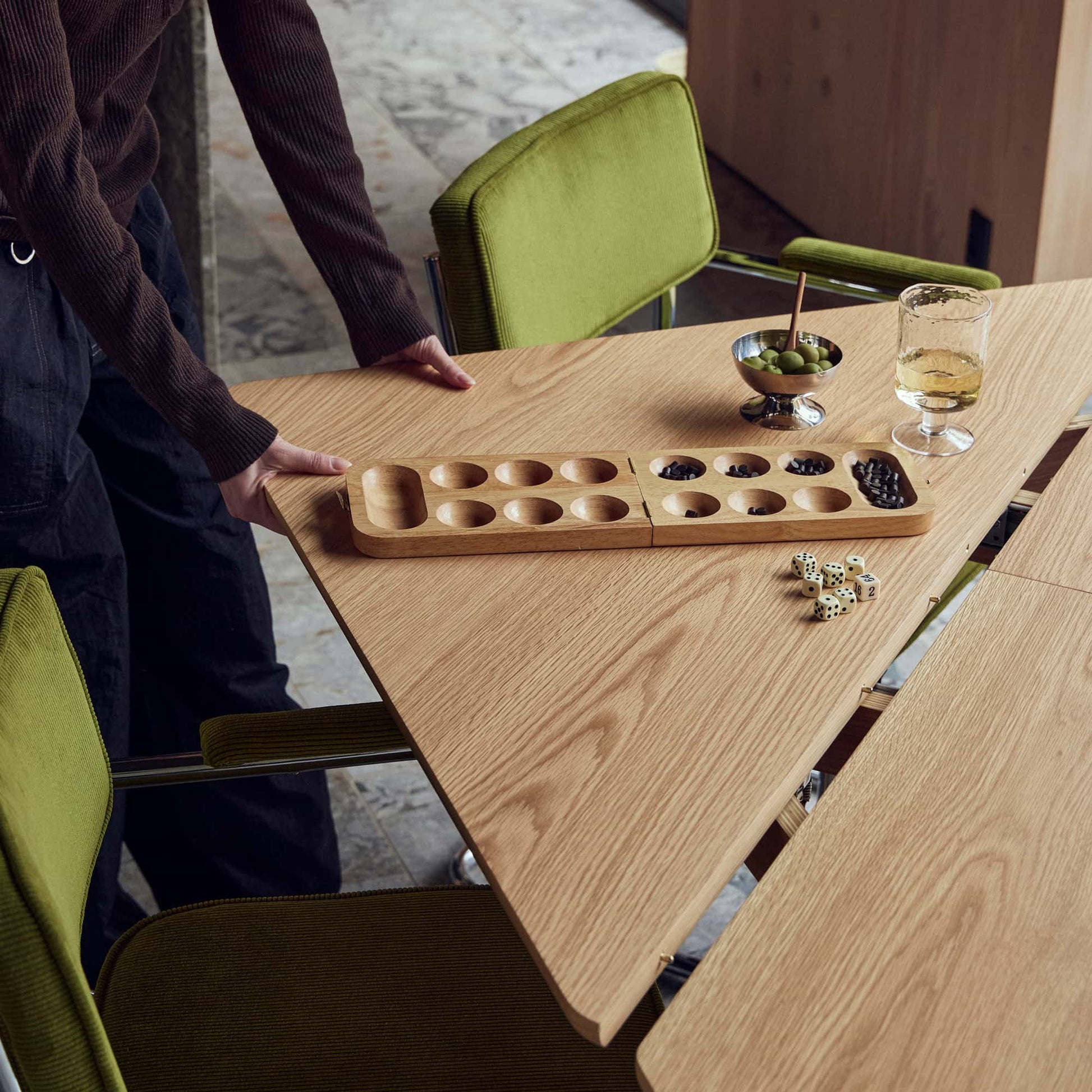 Askov spisebord, inkl. tillægsplade | 100/135x100 - Møbelkompagniet