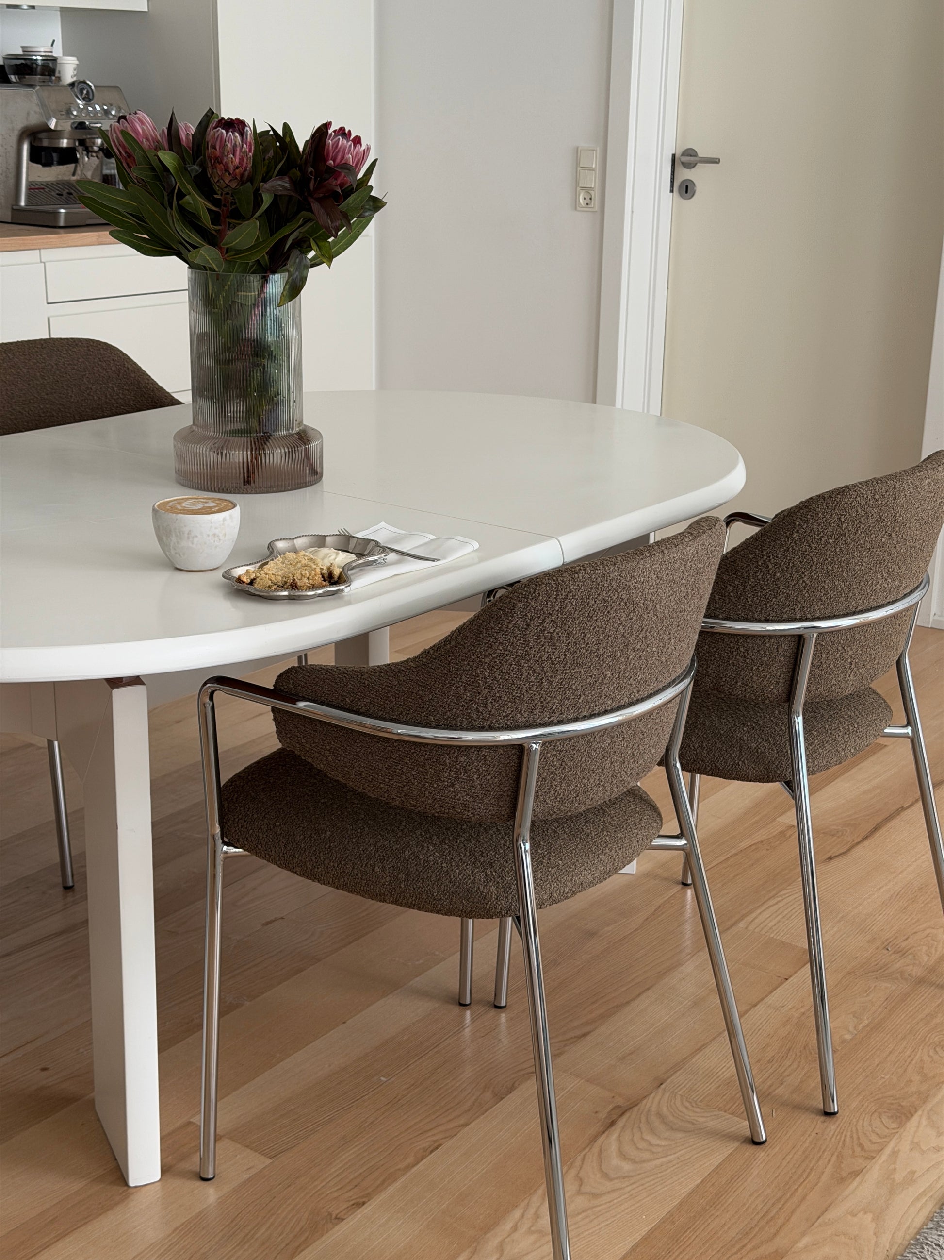 Lumo spisebordsstol, armlæn - Møbelkompagniet