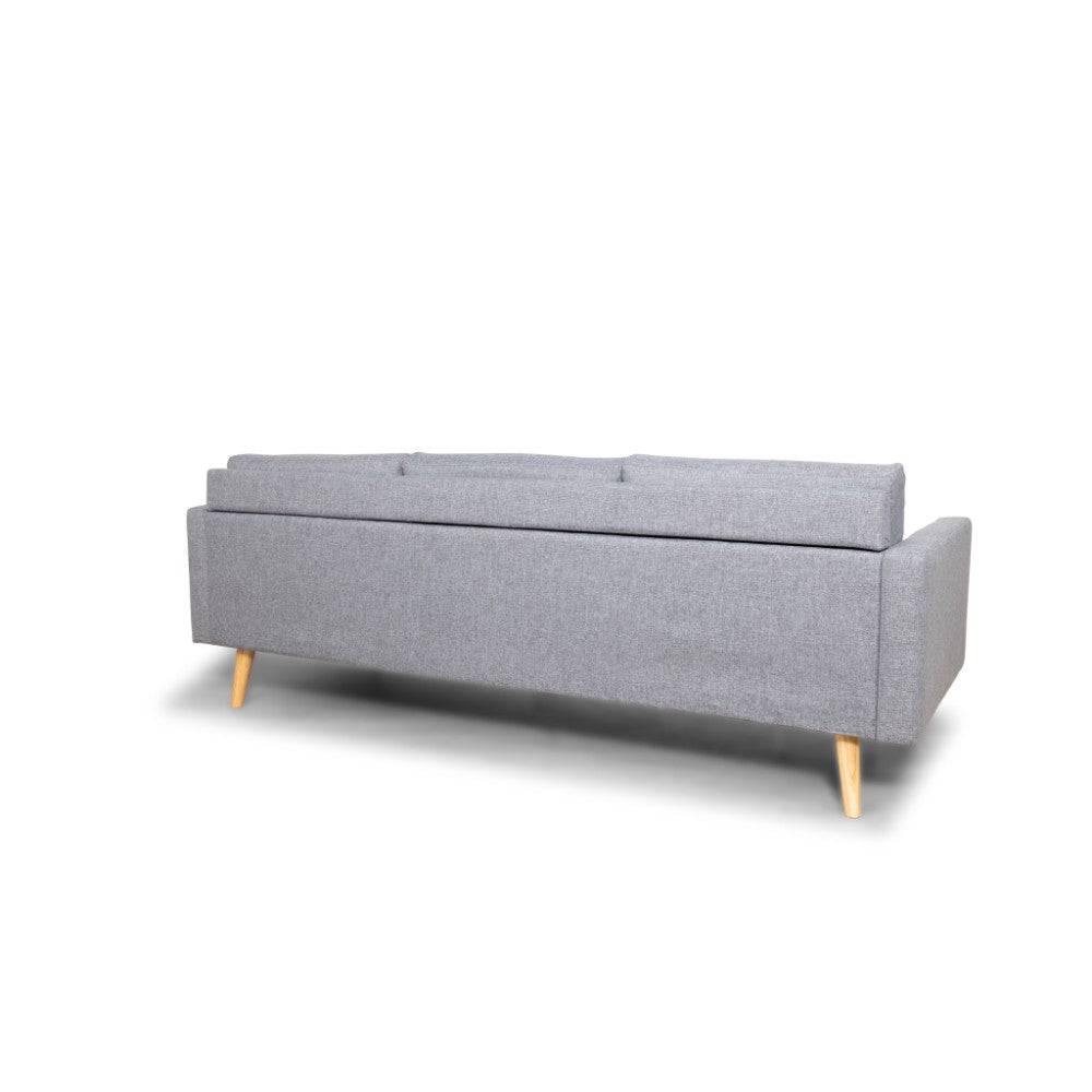 Stella - En grå tre personers sofa med sofaben i træ